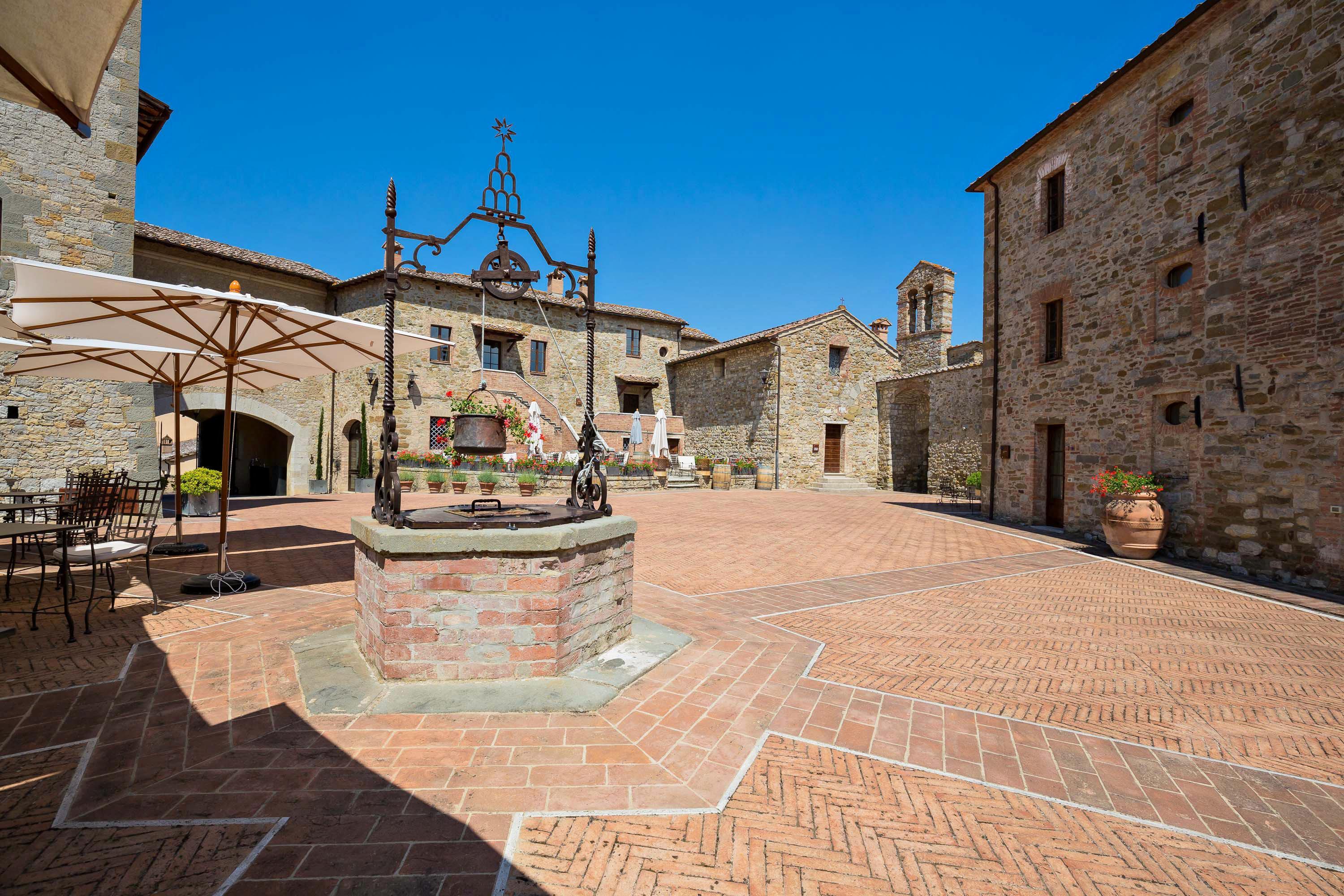 Castel Monastero - The Leading Hotels Of The World Castelnuovo Berardenga Exteriör bild