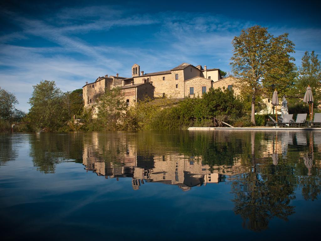 Castel Monastero - The Leading Hotels Of The World Castelnuovo Berardenga Exteriör bild